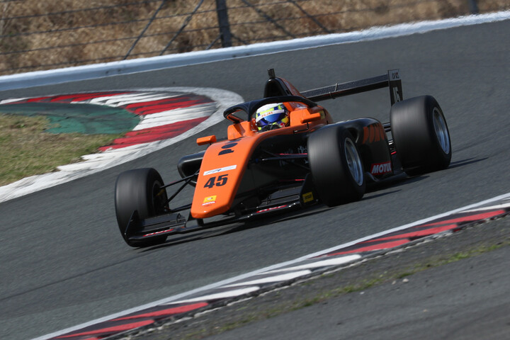 マスタークラス優勝は辻子依旦（PONOS RACING）