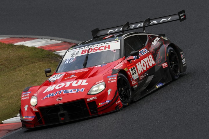 GT500クラス優勝はMOTUL AUTECH Z（松田次生／ロニー・クインタレッリ）