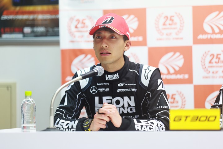 予選記者会見：GT300クラスでポールポジションを獲得した篠原拓朗（K2 R&D LEON RACING）