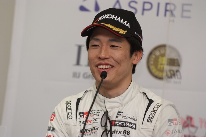 決勝記者会見：2位の坪井翔（P.MU/CERUMO･INGING）