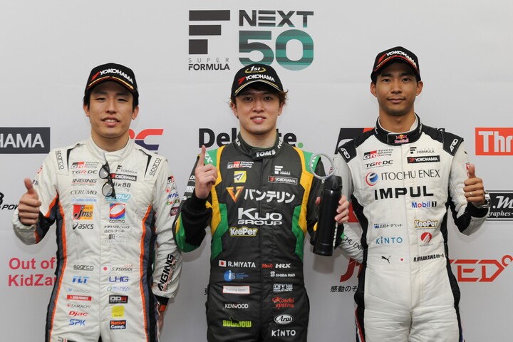 決勝フォトセッション：トップ3のドライバーたち