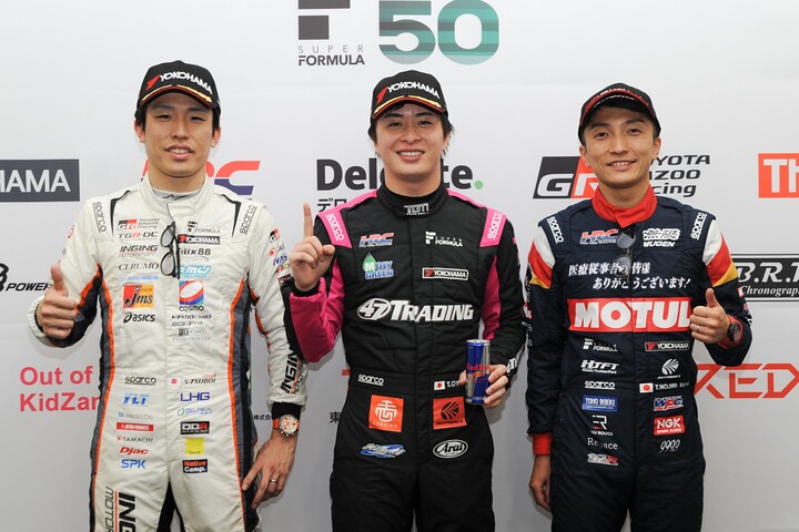 予選フォトセッション：トップ3の選手たち