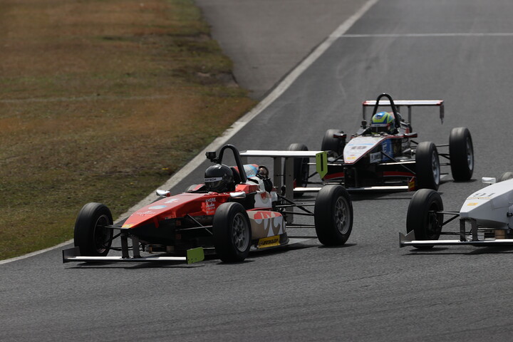 スタートでトップに立った元山泰成（Ecotech Racing）だったが……