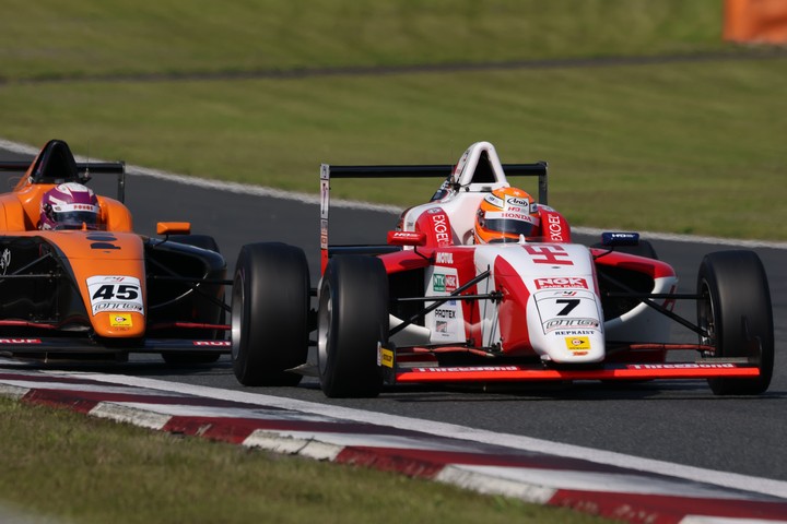 2位に入った森山冬星（7号車）と4位の大宮賢人（45号車）はペナルティーで降格