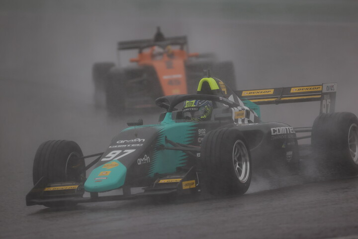 決勝3位は岩澤優吾（Bionic Jack Racing F111/3）