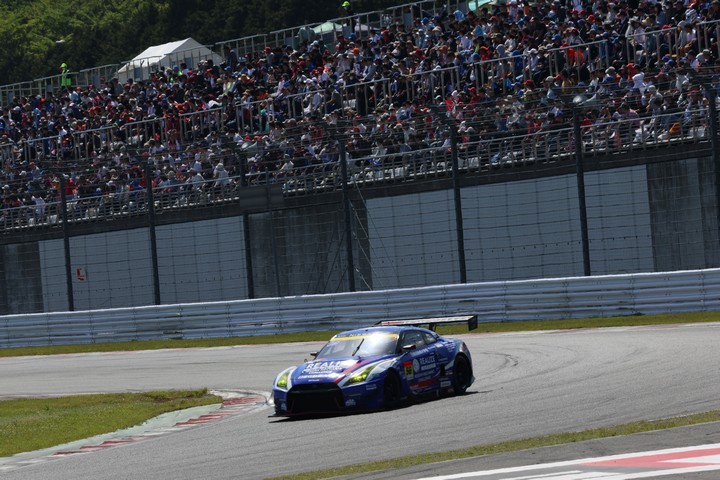 GT300クラス優勝はリアライズ 日産メカニックチャレンジGT-R（ジョアオ・パオロ・デ・オリベイラ／名取鉄平）
