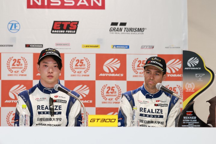 決勝記者会見：GT300クラスで優勝した名取鉄平とジョアオ・パオロ・デ・オリベイラ（KONDO RACING）