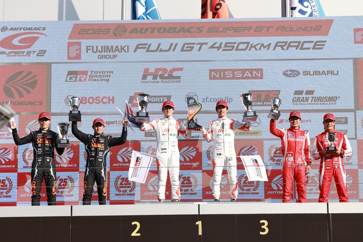 GT500クラスの表彰式