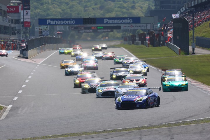 GT300クラスのスタートシーン