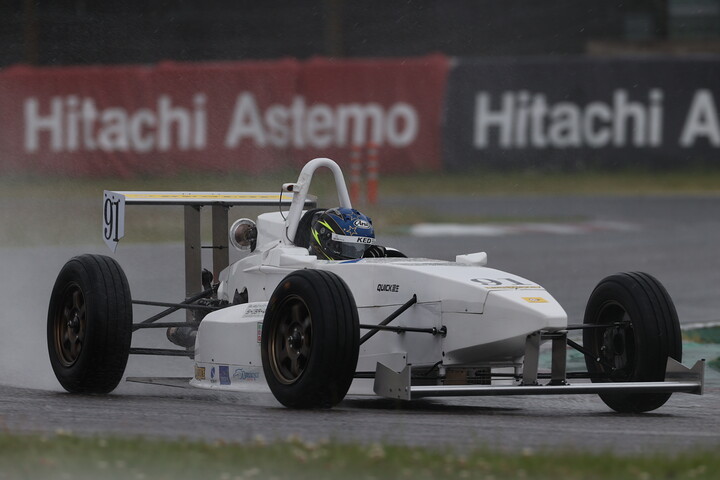 ポールポジションは白崎稜（TAKE FIRSTスタッフリソース）