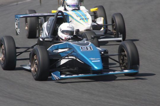 決勝6位は角間光起（ELEVレーシング10V ED）