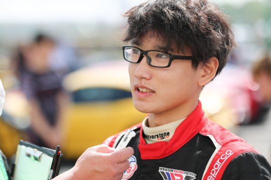 角間光起（ELEVレーシング10V ED）