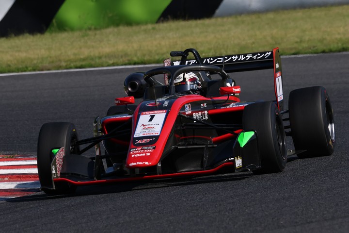 決勝2位は平良響（モビリティ中京TOM'S 320 TGR-DC）