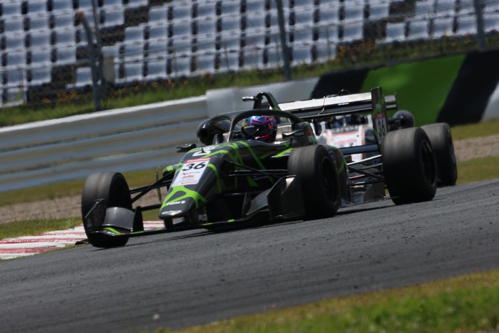 決勝3位は古谷悠河（Deloitte. HTP TOM'S 320）