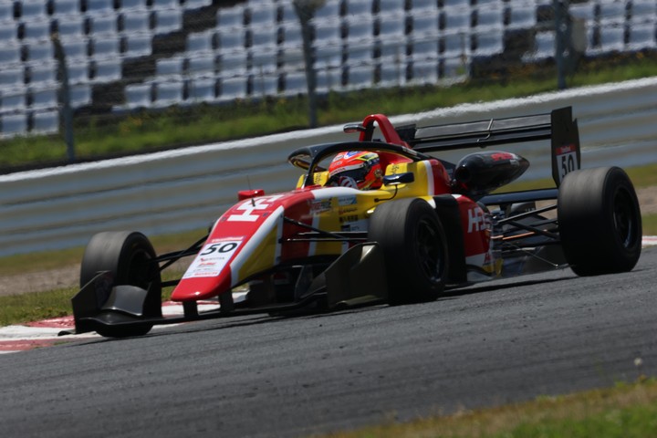 優勝は木村偉織（HFDP WITH B-MAX RACING）