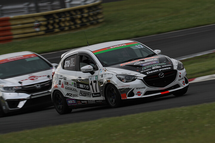 ST-5クラス優勝は DIXCELアラゴスタNOPROデミオ（西澤嗣哲／大谷飛雄／小西岬／野上敏彦／山本浩朗／上松淳一）