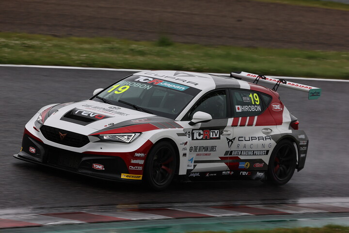 ポールポジションはHIROBON（バースレーシングプロジェクト【BRP】）