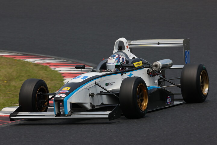 第4戦予選2位、第5戦予選3位は卜部和久（H・R F108）