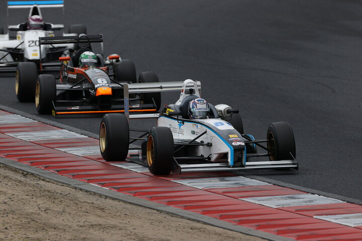 3台でのトップ争い