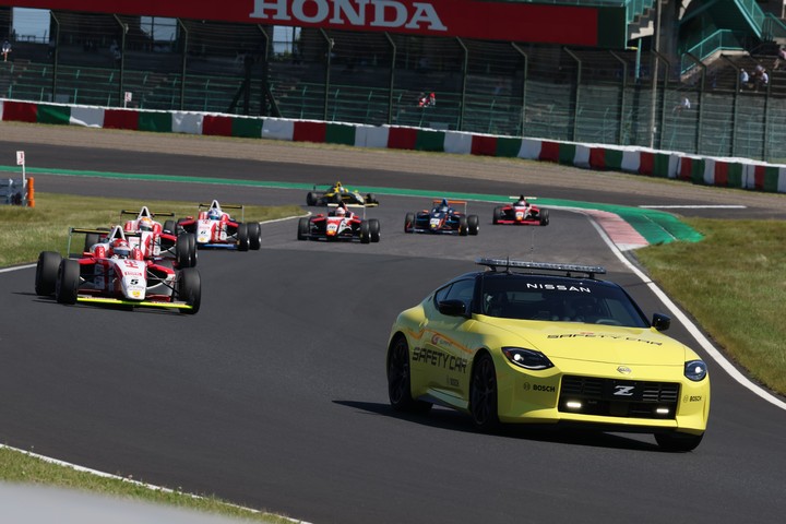 セーフティーカー（SC）先導で始まったレースはさらに2回SCが入る荒れた展開となった