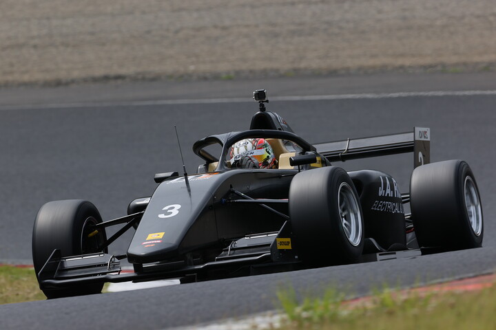 レース6予選3位、レース8予選5位の金丸ユウ（Sutekina Racing）