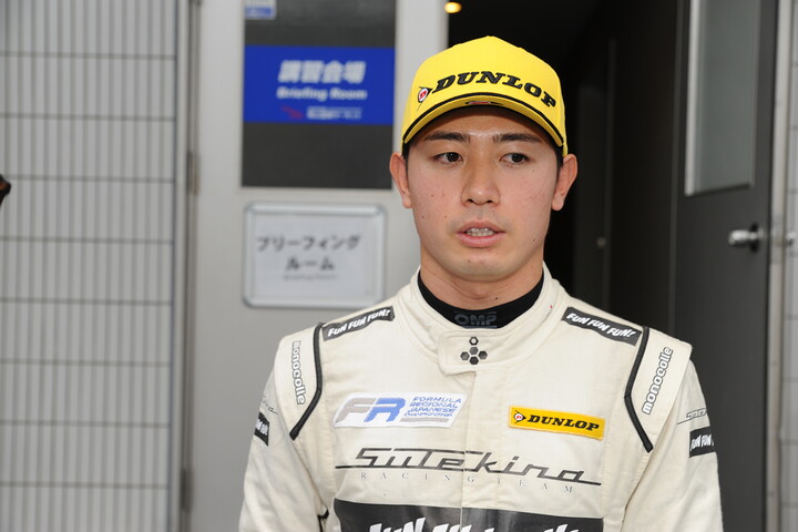 優勝した金丸ユウ（SUTEKINA RACING TEAM）