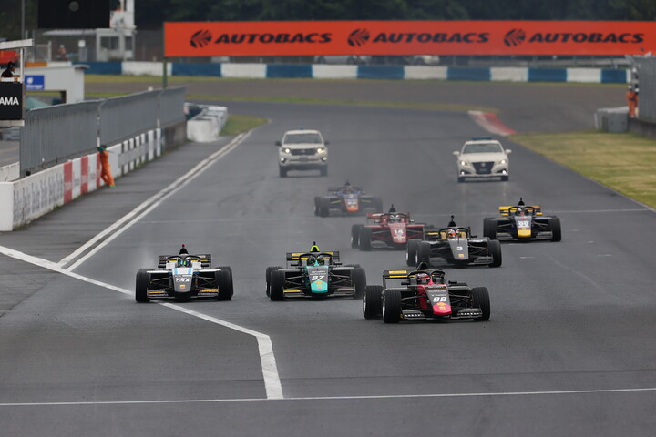 決勝がスタートした