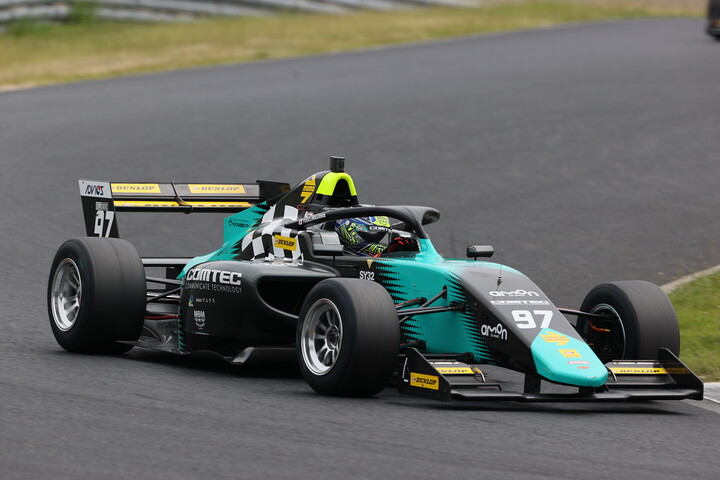 決勝2位は岩澤優吾（Bionic Jack Racing F111/3）