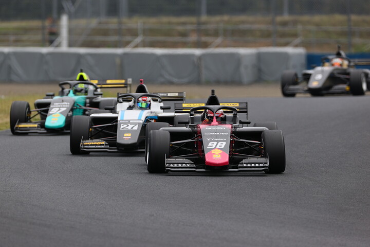 スタート直後、リボルバーの立ち上がり