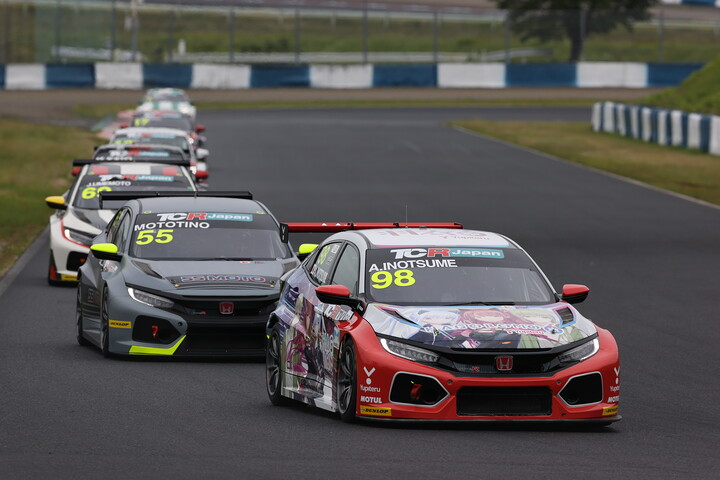 オープニングラップのダブルヘアピン手前