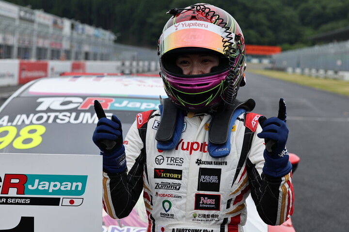 優勝した猪爪杏奈（羽衣6 DOME RACING）