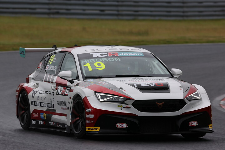 ポールポジションはHIROBON（バースレーシングプロジェクト【BRP】）