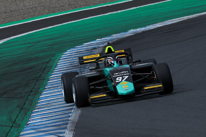 第4戦：レース9、10予選3位、レース11予選4位の奥住慈英（Bionic Jack Racing F111/3）