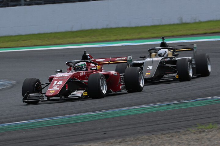 決勝2位はエンツォ・トゥルーリ（TOM'S FORMULA）