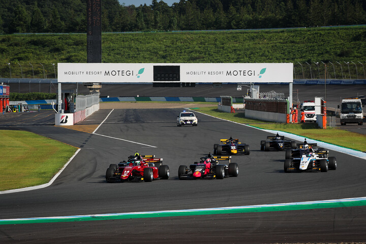 決勝がスタートした