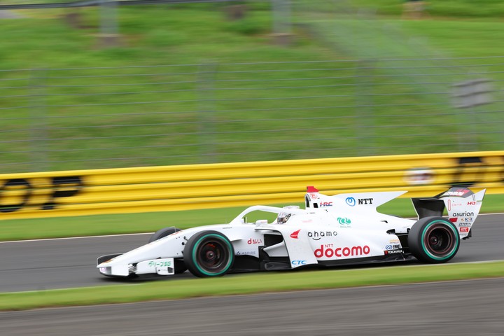 フリー走行1回目：トップタイムは牧野任祐（DOCOMO DANDELION M5S SF23）