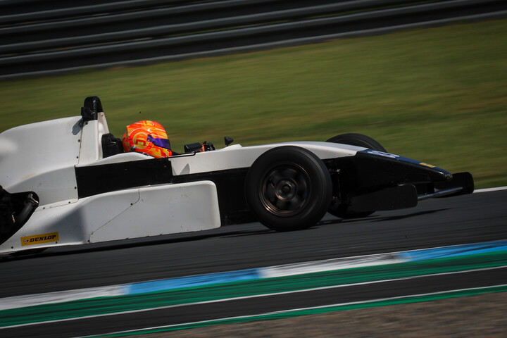 宮本りお（COMET RACING 10V）