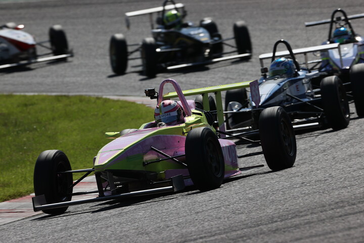  板倉慎哉を先頭とした集団