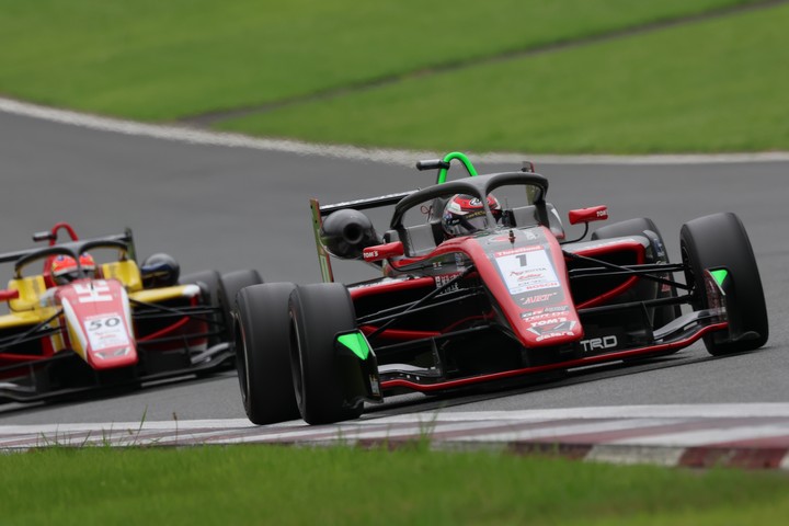 決勝3位は平良響（モビリティ中京TOM'S 320 TGR-DC）