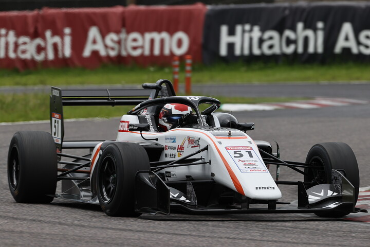 予選6位はデビッド・ビダーレス（B-MAX RACING 320）