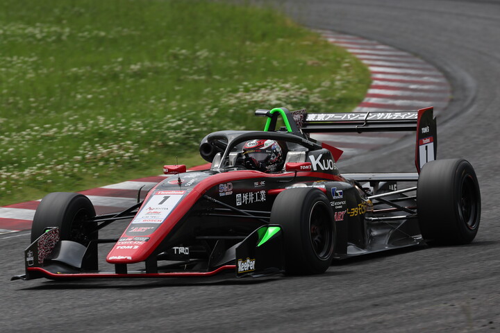 決勝2位は平良響（モビリティ中京TOM'S 320 TGR-DC）