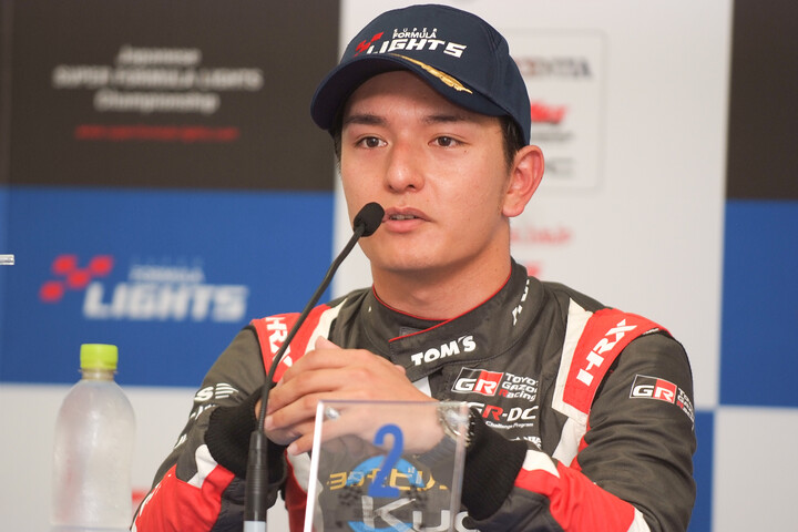 決勝記者会見：2位の平良響（TOM'S）