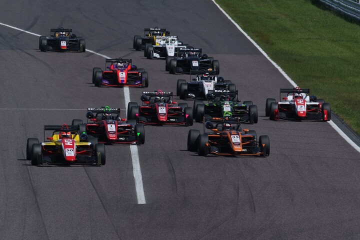 12周の決勝がスタートした