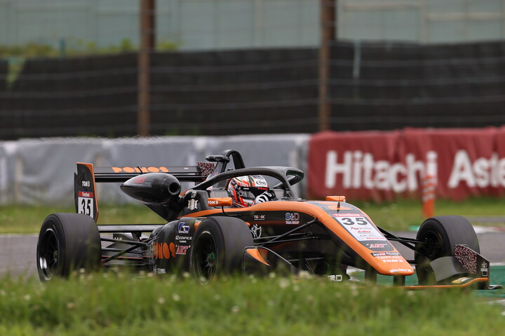 予選2位は野中誠太（PONOS Racing TOM'S 320 TGR-DC）