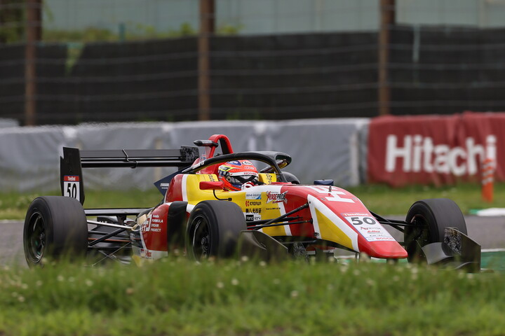 ポールポジションは木村偉織（HFDP WITH B-MAX RACING）