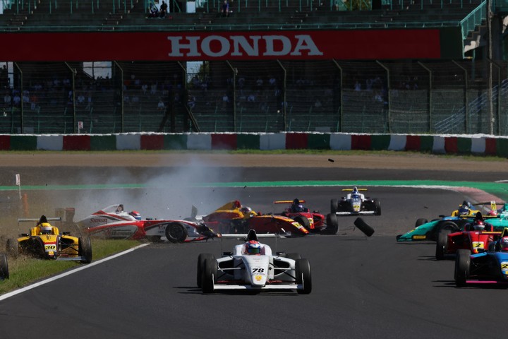 スタート直後の多重クラッシュ