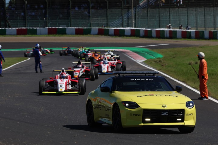 レースは3回セーフティーカーが導入された