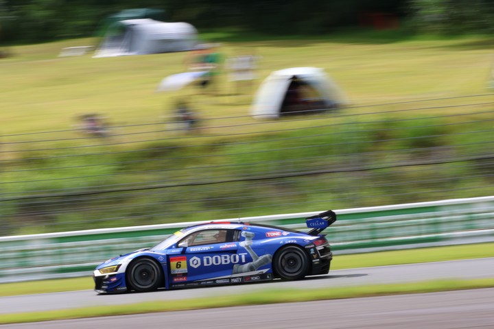 GT300クラス決勝3位はDOBOT Audi R8 LMS（片山義章／ロベルト・メルヒ・ムンタン／神晴也）