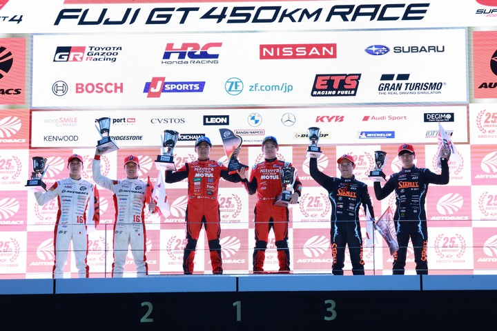 GT500クラスの表彰式