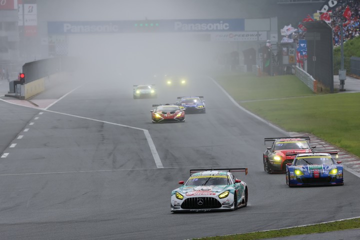 GT300クラスのスタートシーン